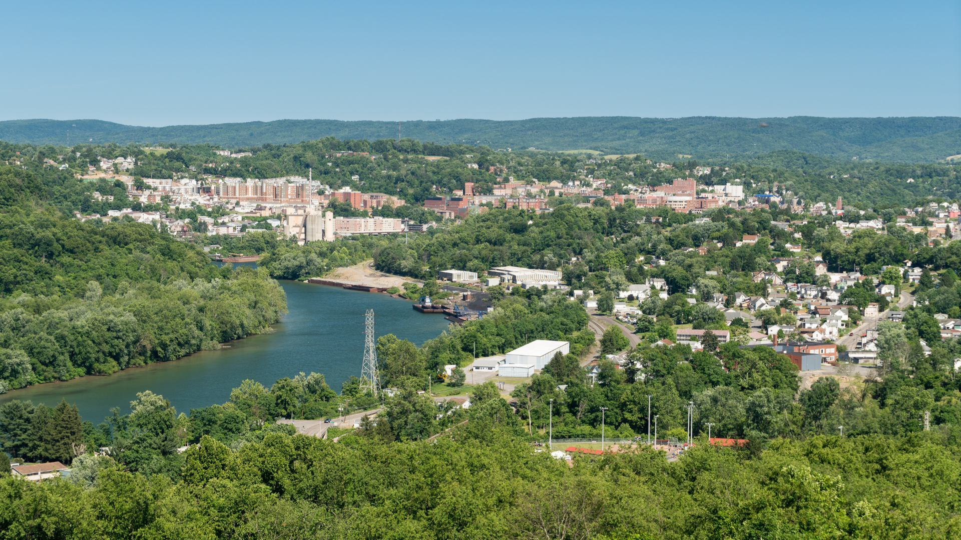 Two-Vehicle Wreck in Bridgeport Prompts Large Emergency Response